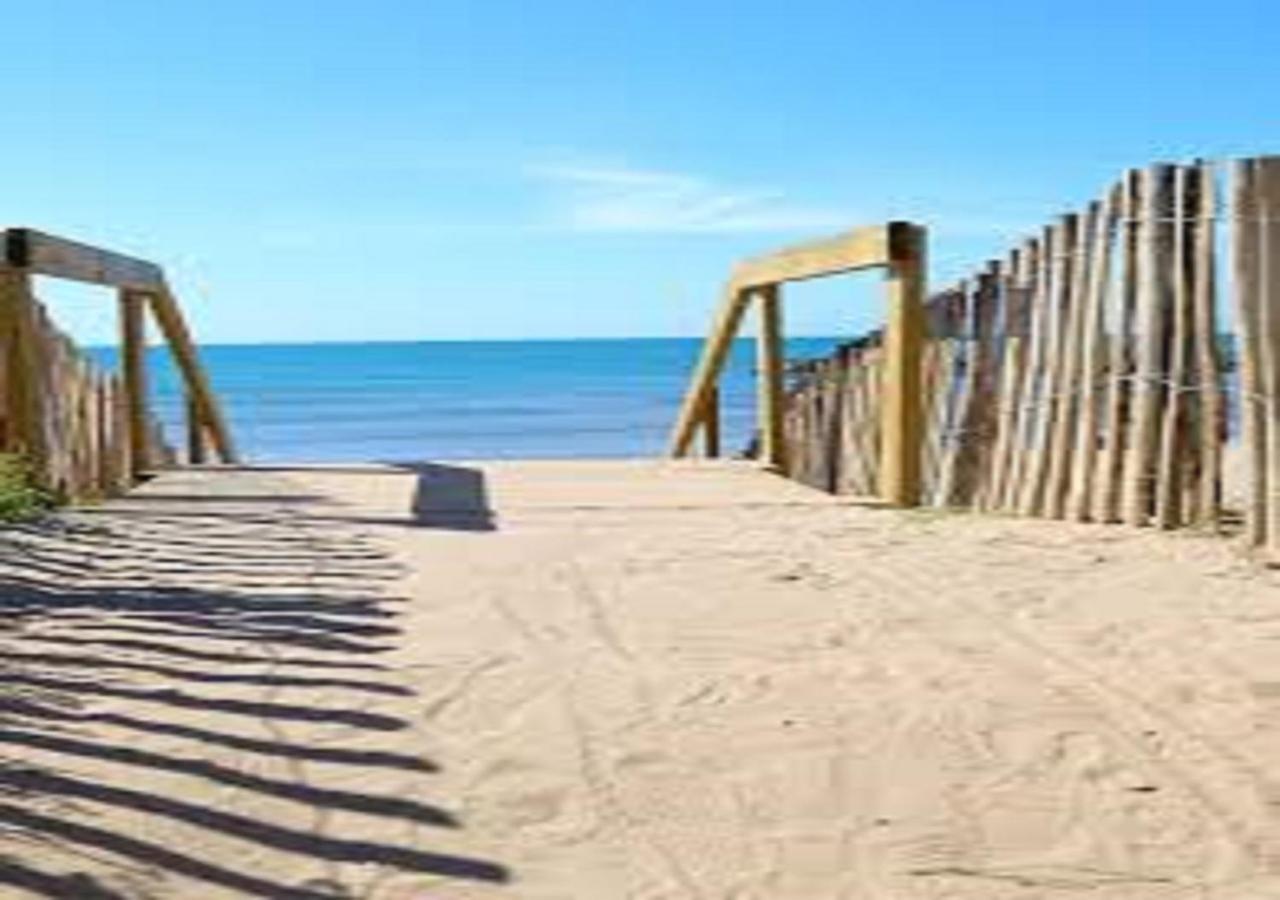 Camping La Carabasse Vias-Plage-T4 Climatise,Tout Confort, Emplacement Calme ! Экстерьер фото